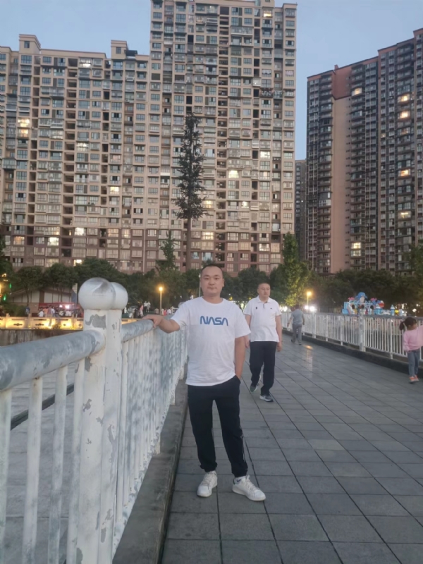 寂寞的男人的第一张照片--惠安交友网